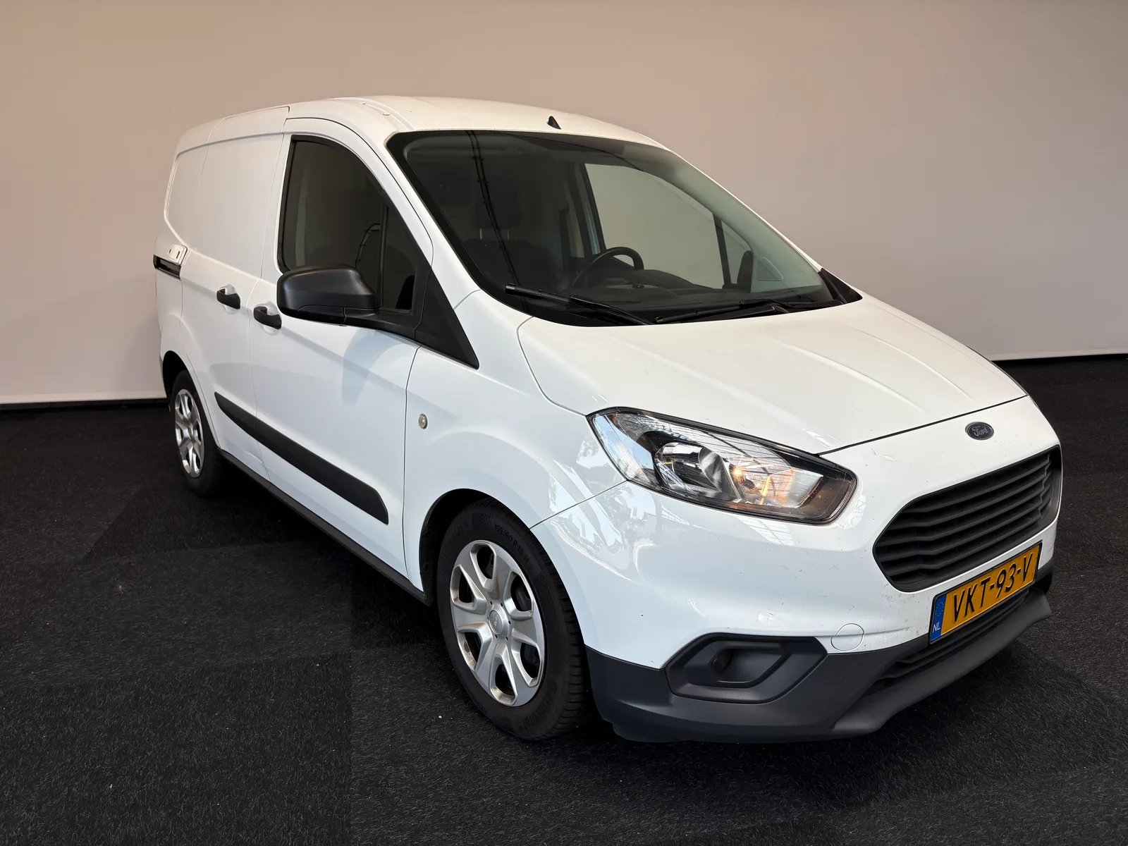 Ford Transit Courier (2021) — foto 1