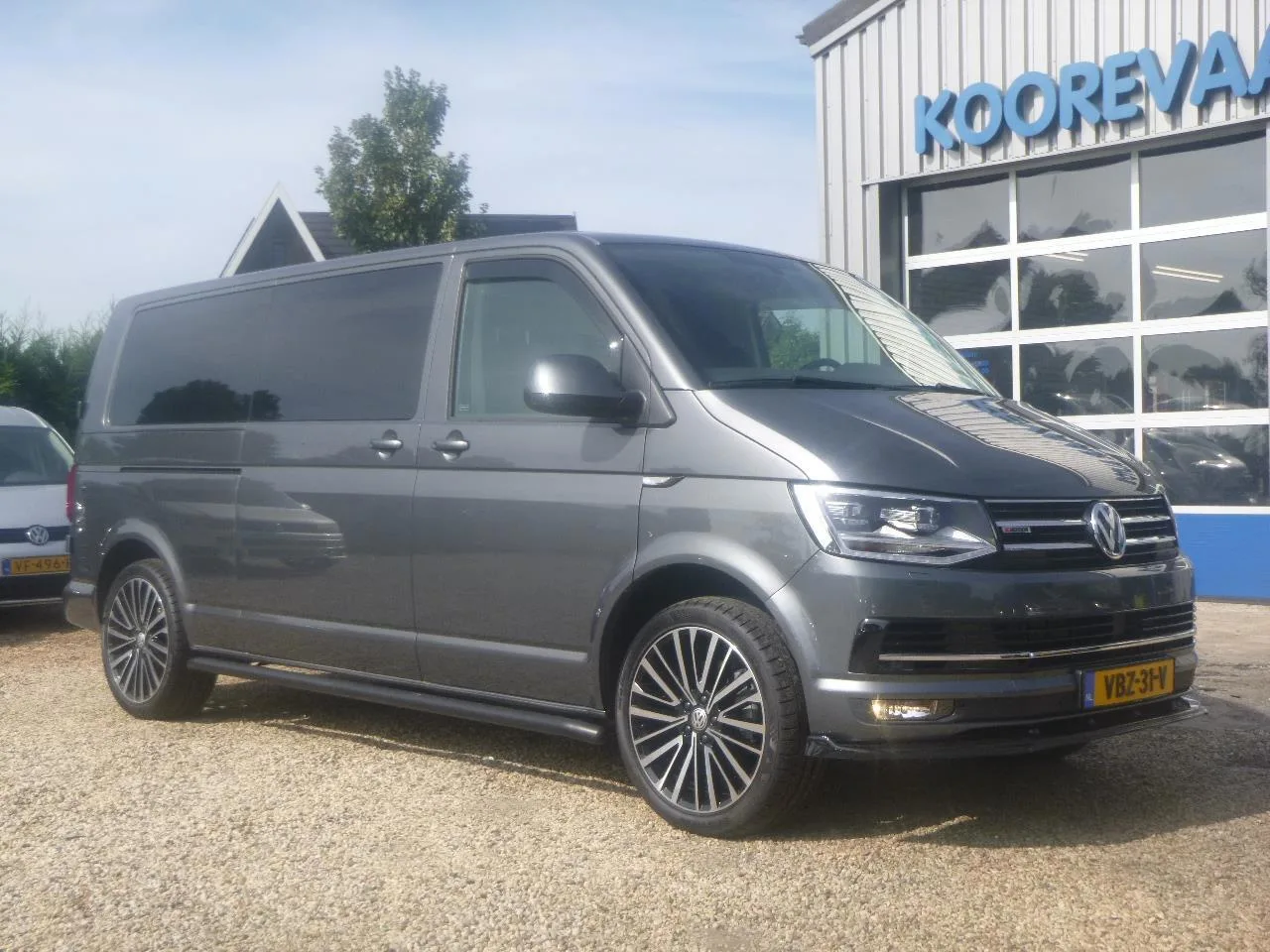 Volkswagen Transporter (2019) — foto 1