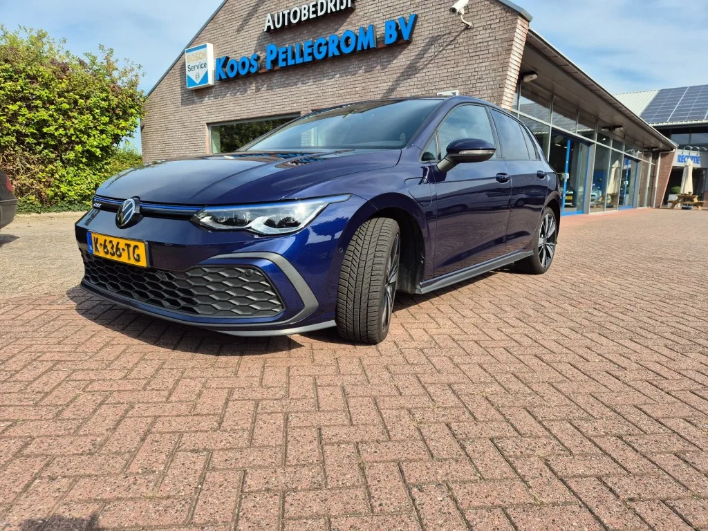 Volkswagen Golf (2021) — foto 1