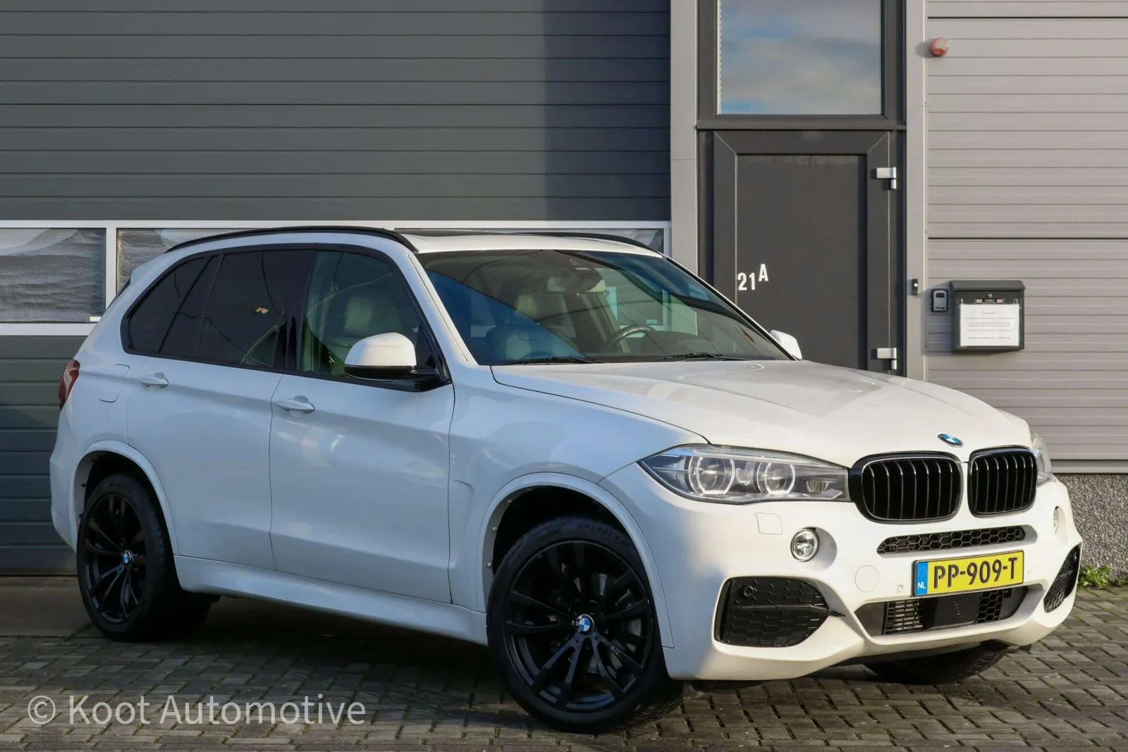 BMW X5 (2015) — foto 1