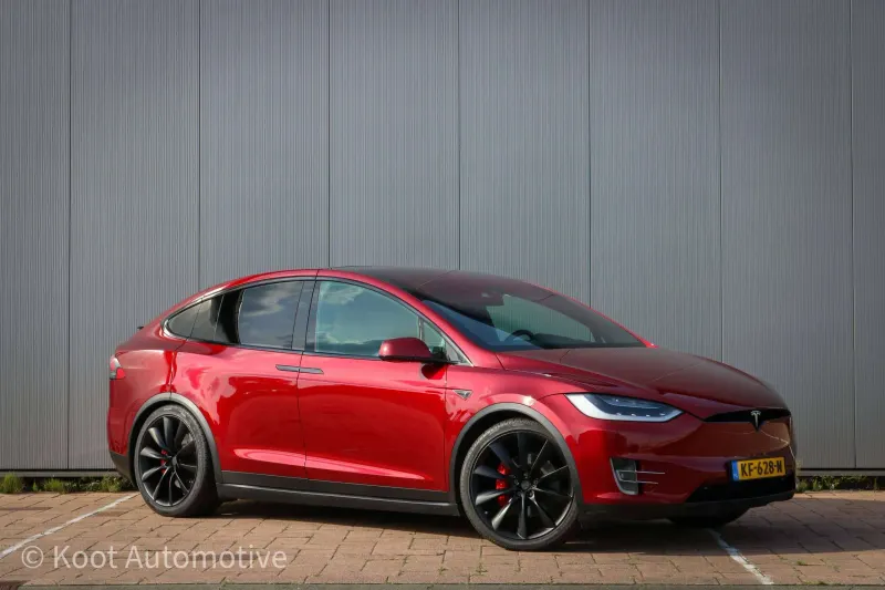 Tesla Model X (2016)
