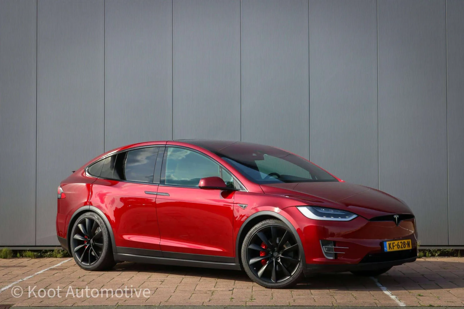 Tesla Model X (2016) — foto 1