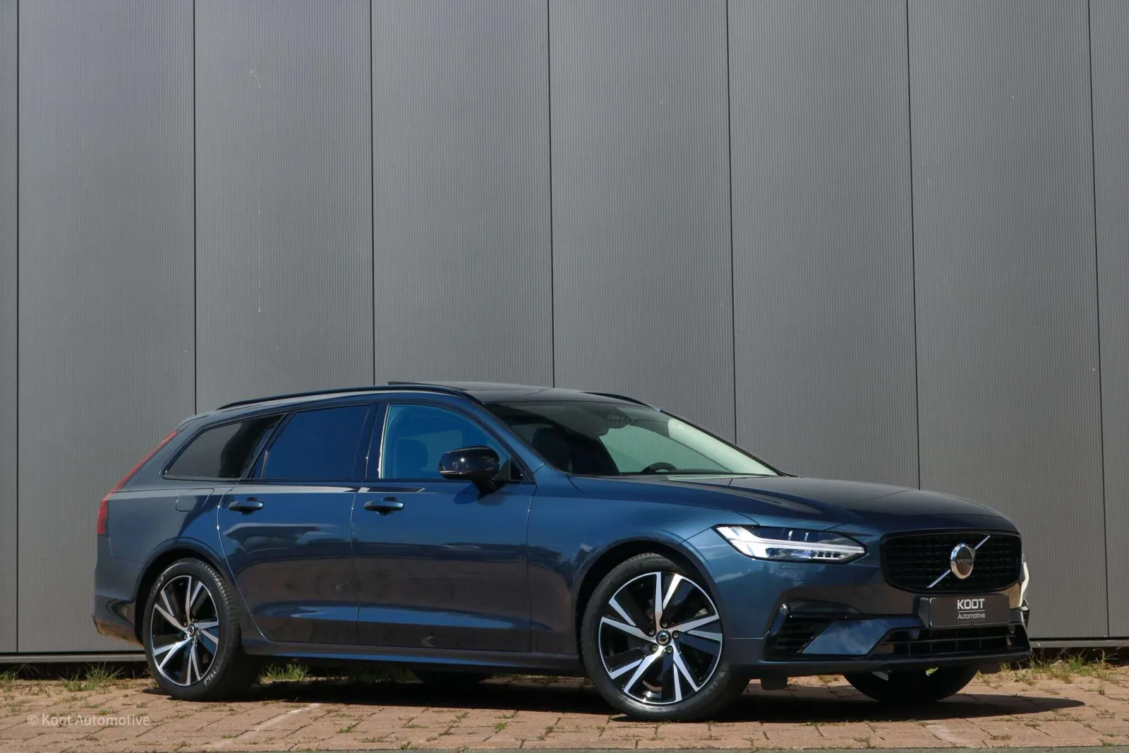 Volvo V90 (2022) — foto 1