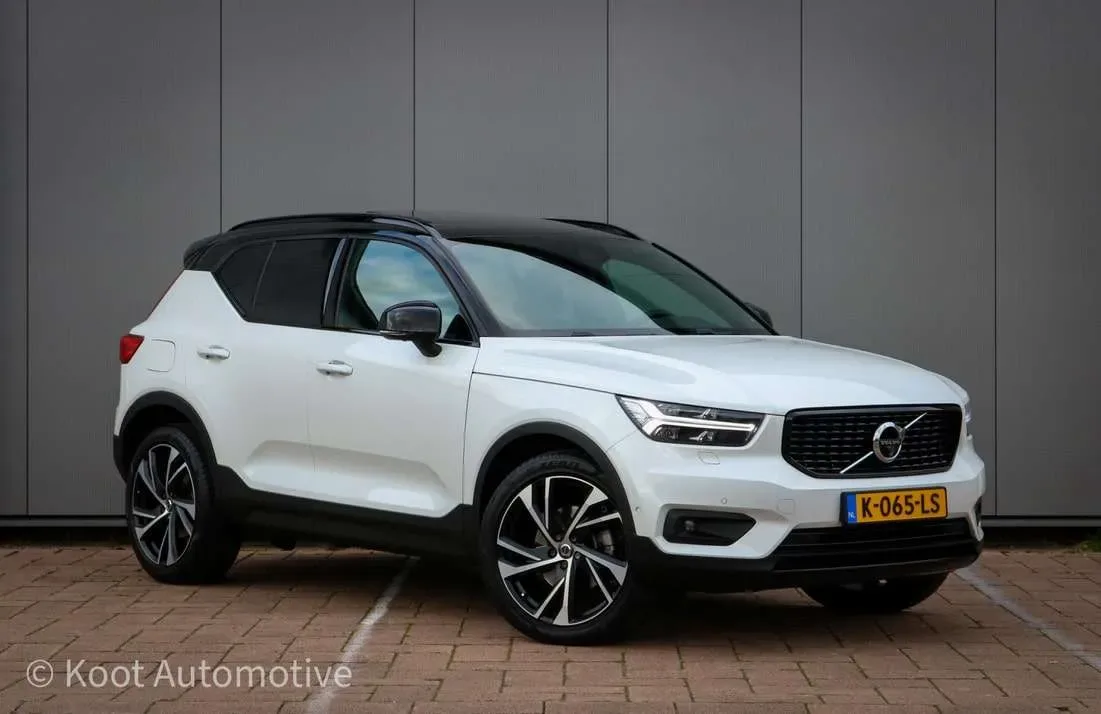 Volvo XC40 (2018) — foto 1