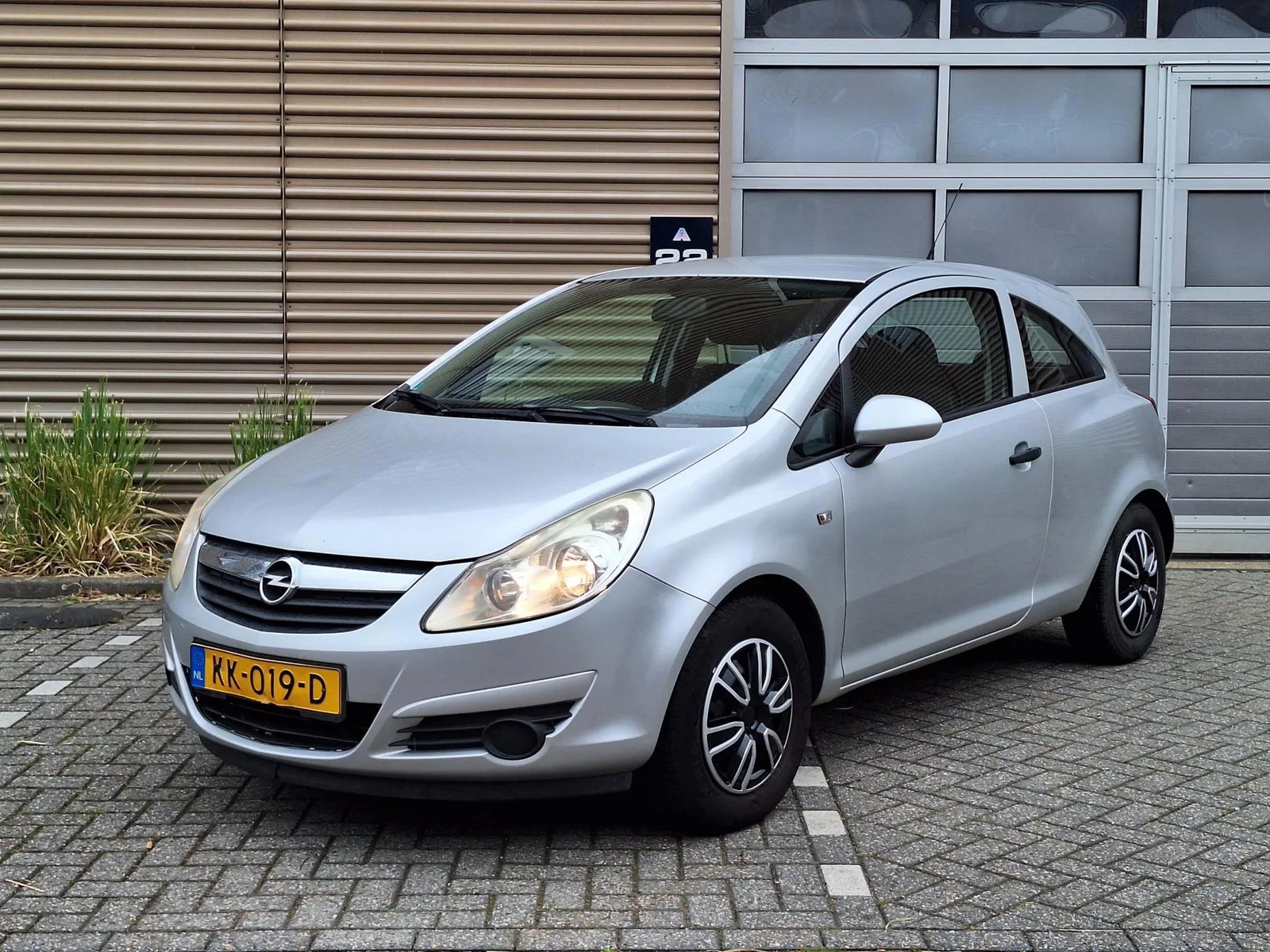 Opel Corsa (2009) — foto 1