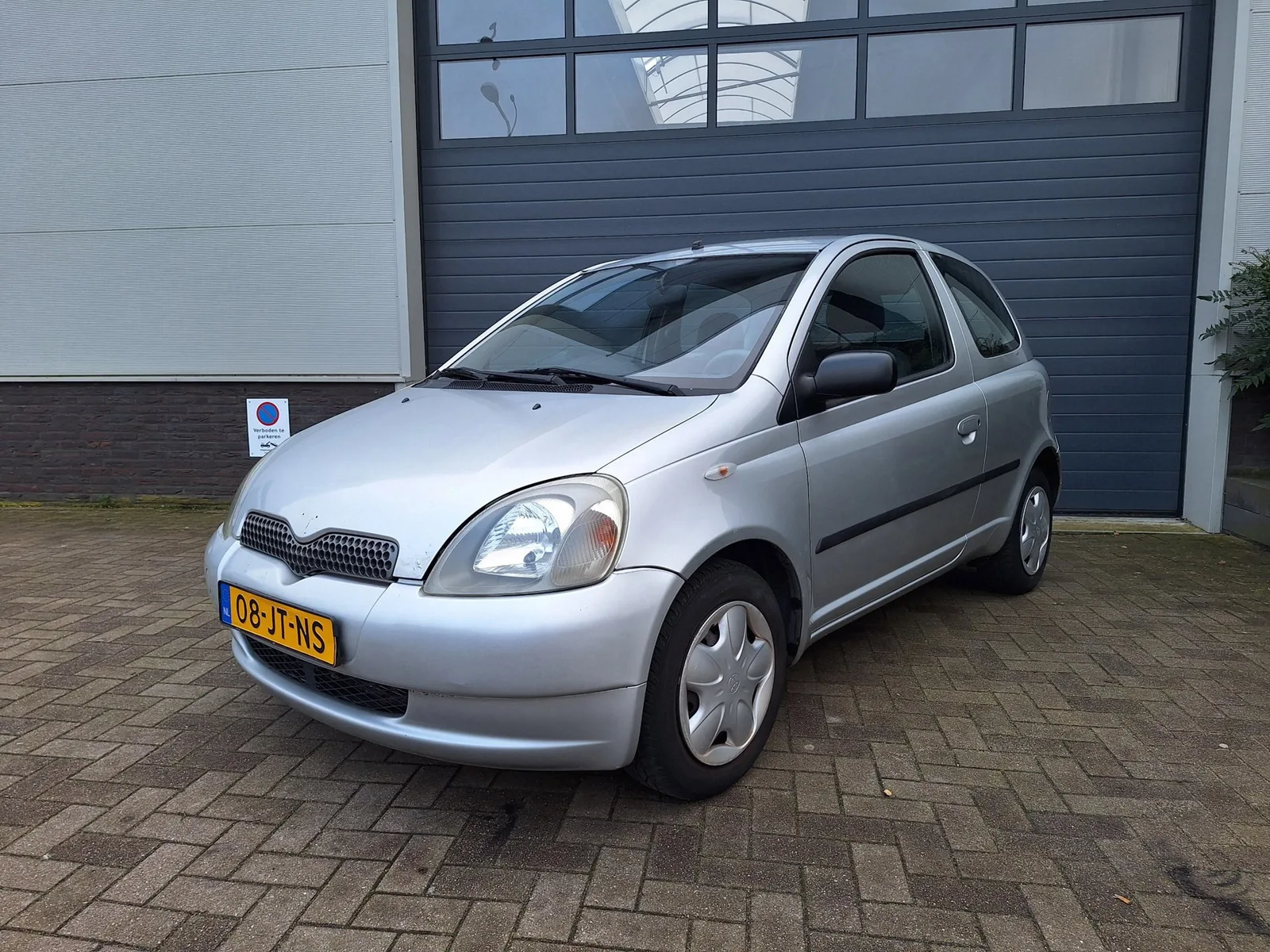 Toyota Yaris (2002) — foto 1