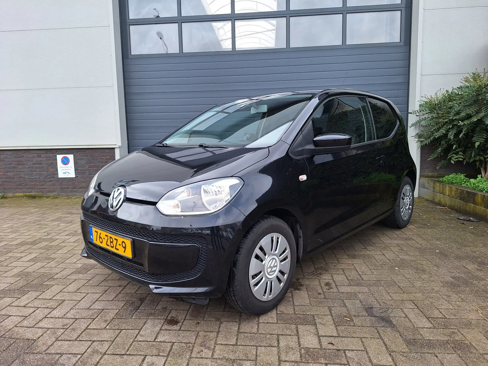 Volkswagen Up! (2012) — foto 1