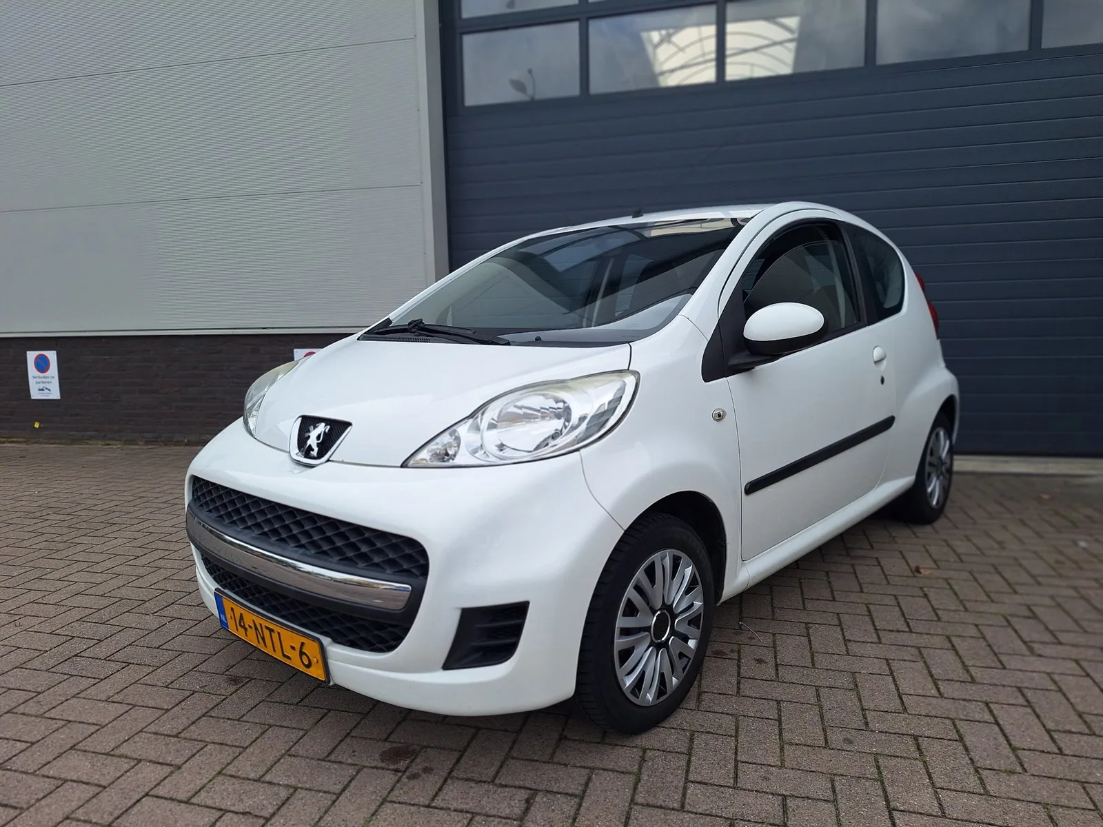 Peugeot 107 (2010) — foto 1