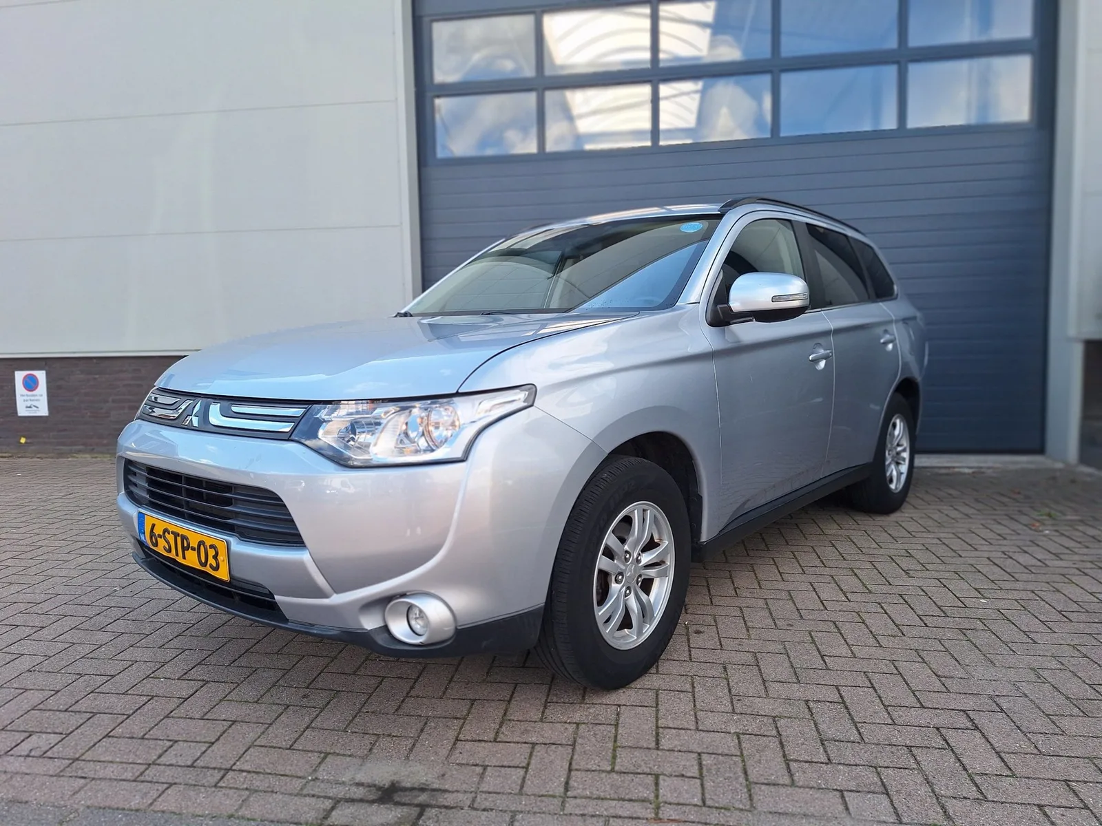 Mitsubishi Outlander (2013) — foto 1