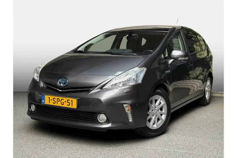 Toyota Prius Wagon (2013)
