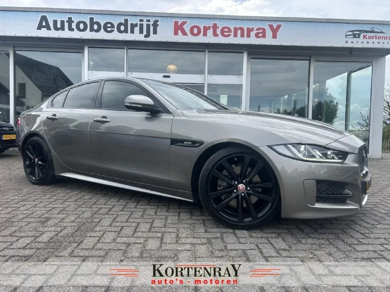 Jaguar XE (2018) — foto 1
