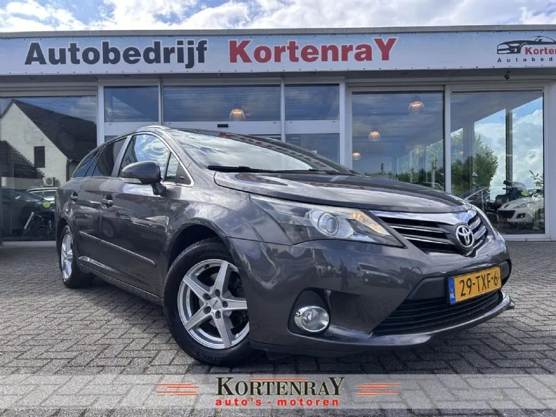 Toyota Avensis (2012) — foto 1