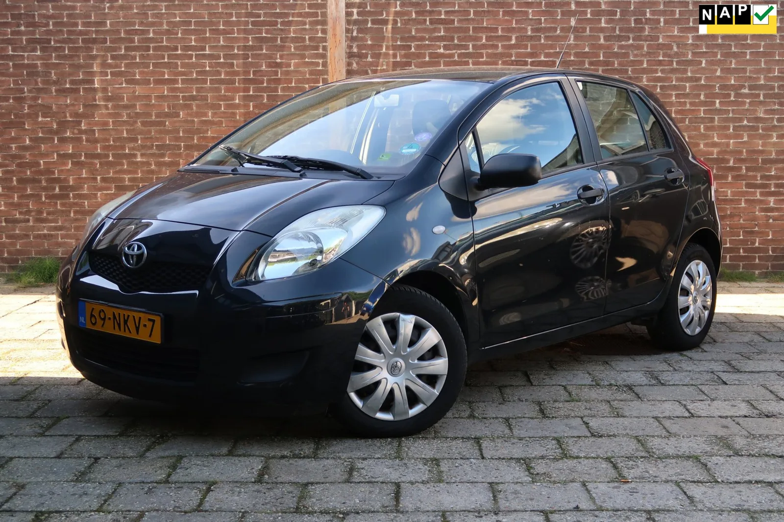Toyota Yaris (2010) — foto 1