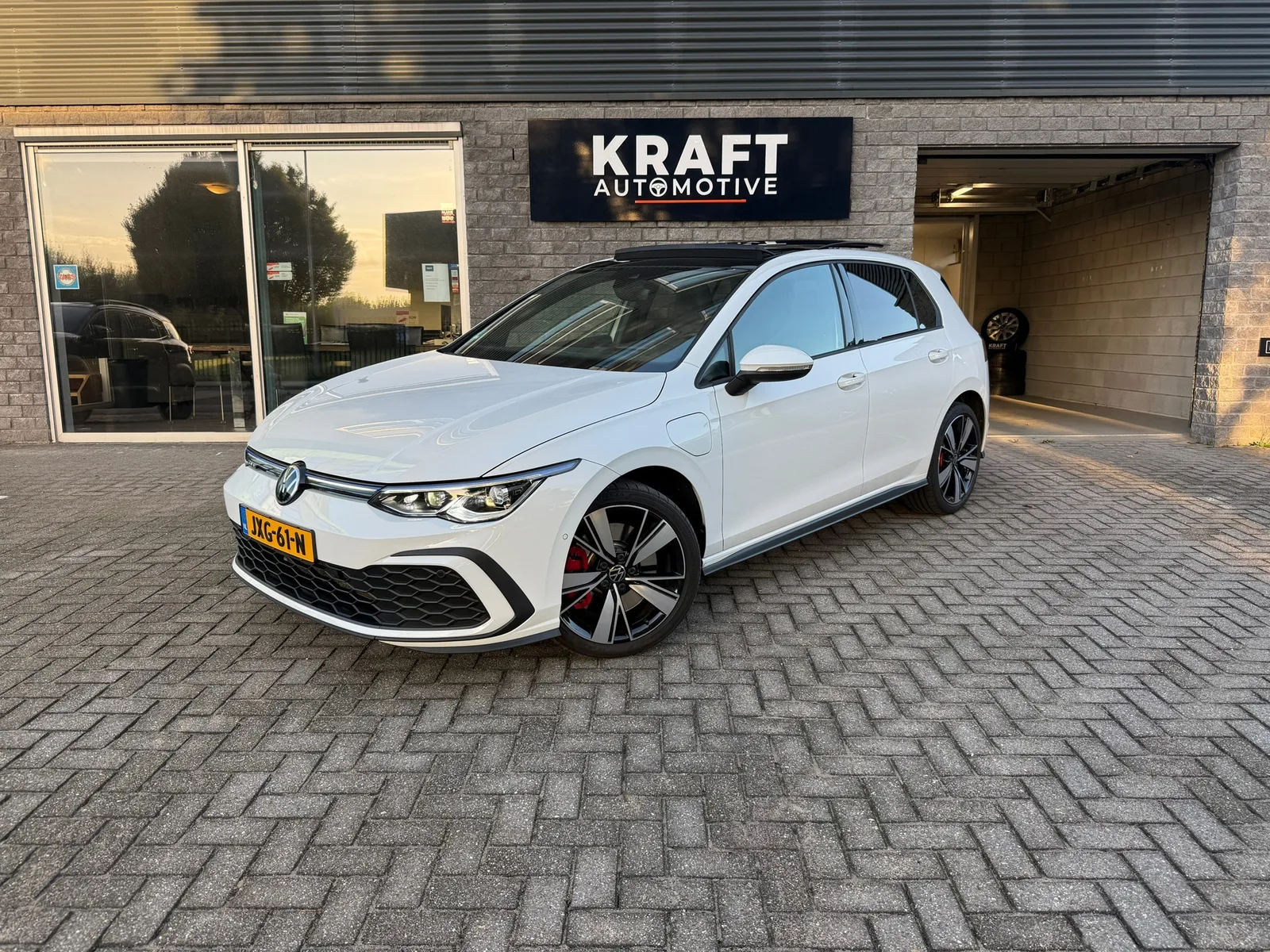 Volkswagen Golf (2021) — foto 1