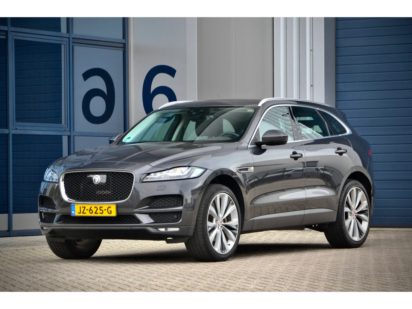 Jaguar F-Pace (2016) — foto 1