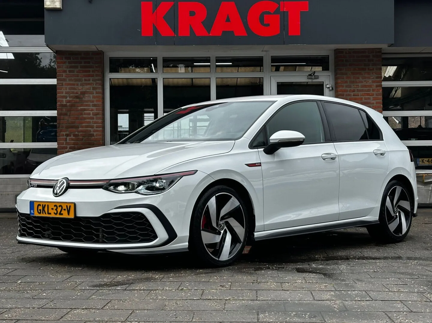 Volkswagen Golf (2021) — foto 1
