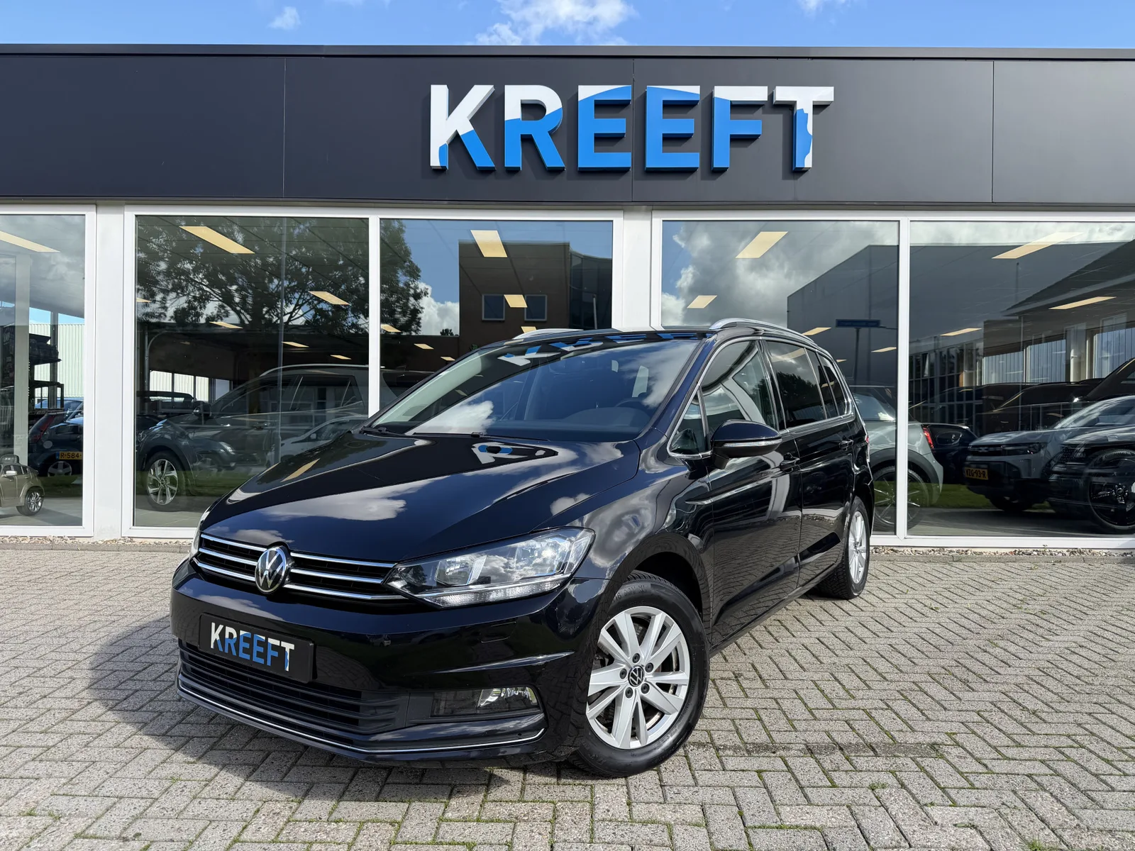 Volkswagen Touran (2023) — foto 1