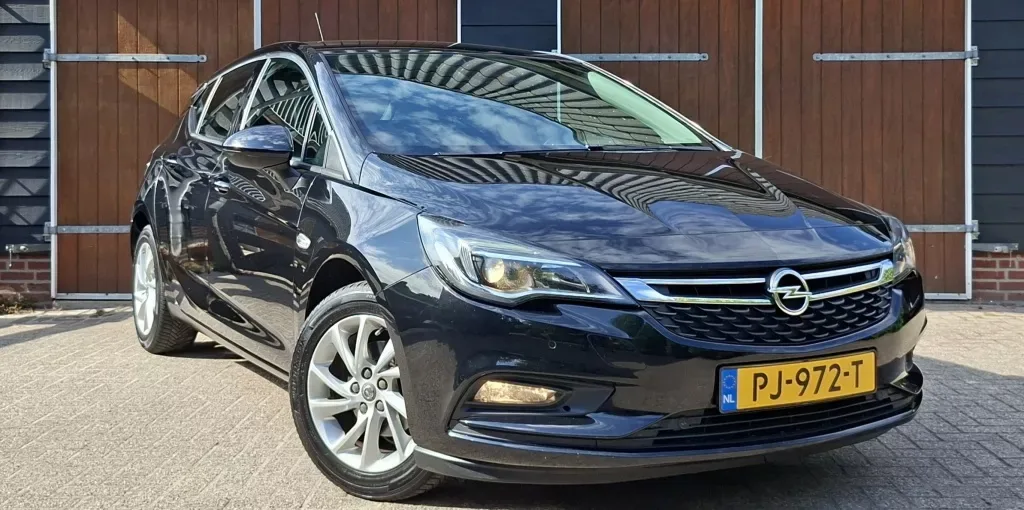 Opel Astra (2017) — foto 1
