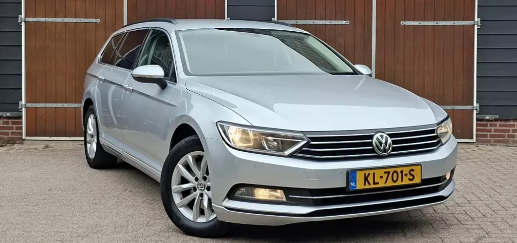 Volkswagen Passat (2015) — foto 1