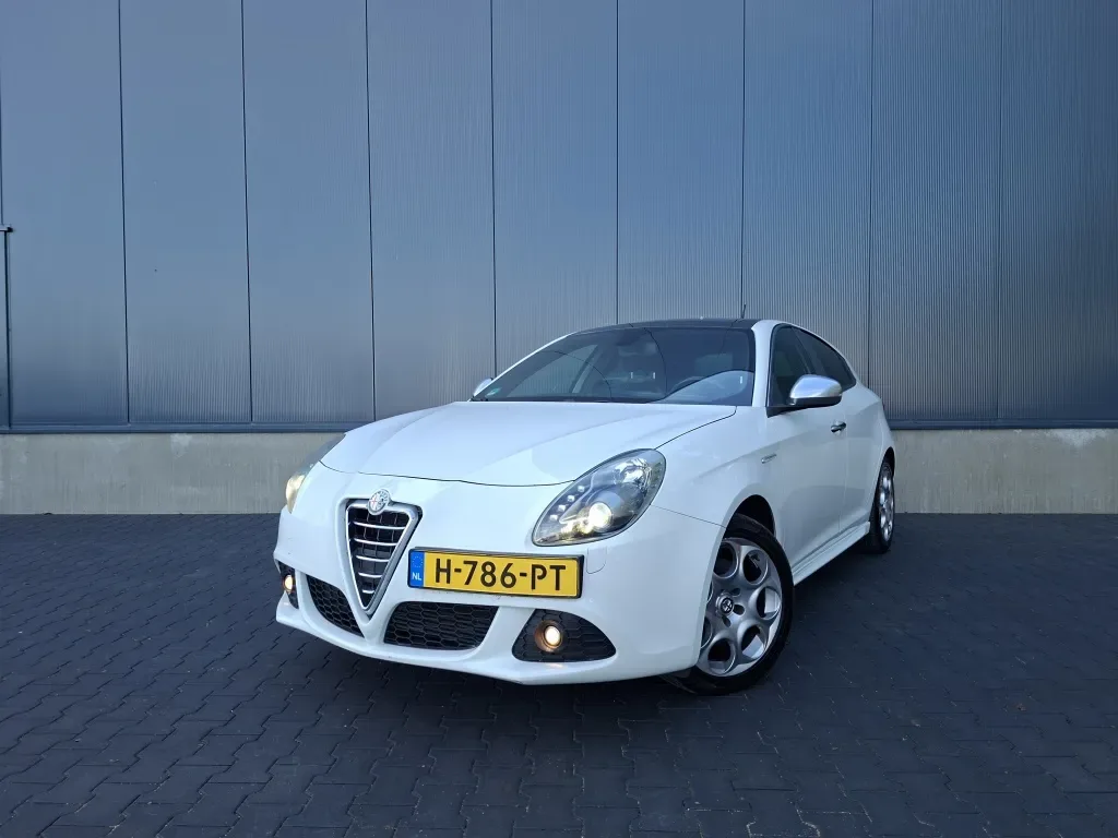 Alfa Romeo Giulietta (2011) — foto 1