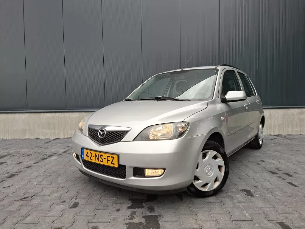 Mazda 2 (2004) — foto 1