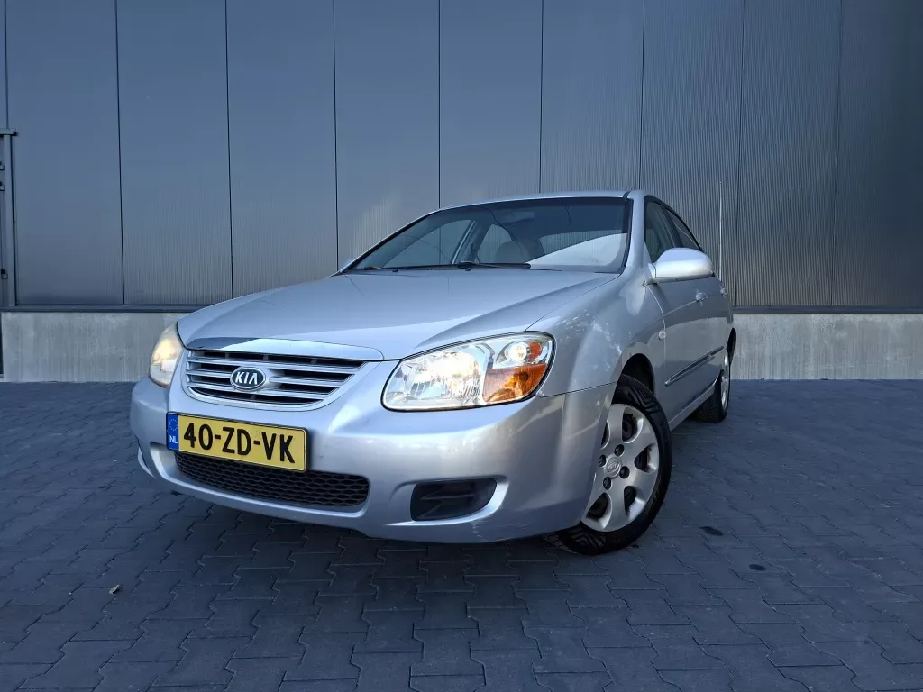 Kia Cerato (2008) — foto 1