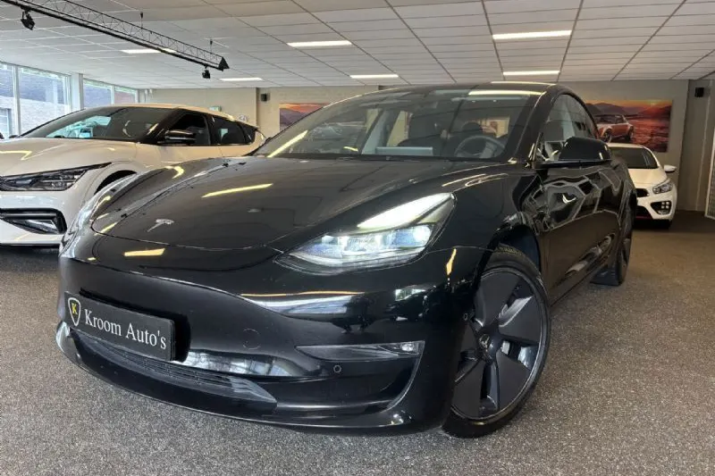 Tesla Model 3 (2022)