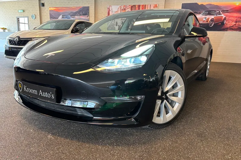 Tesla Model 3 (2022)