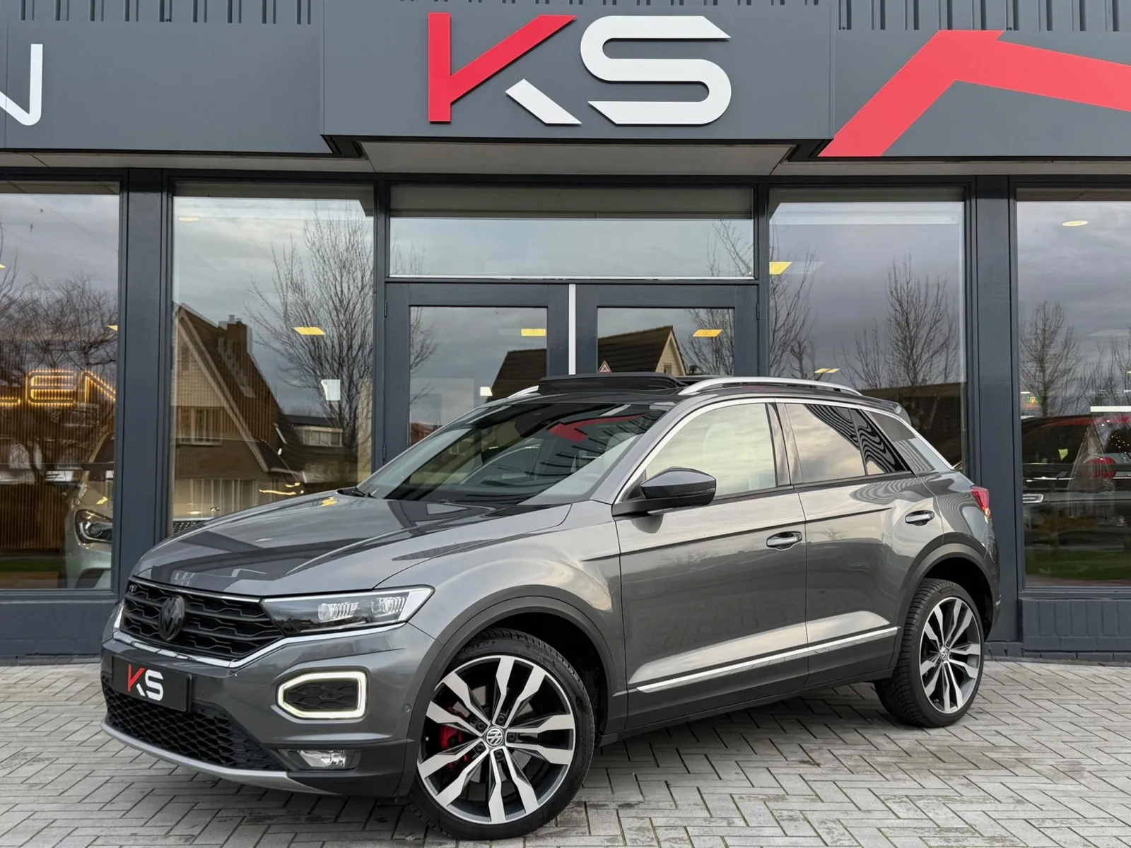 Volkswagen T-Roc (2017) — foto 1