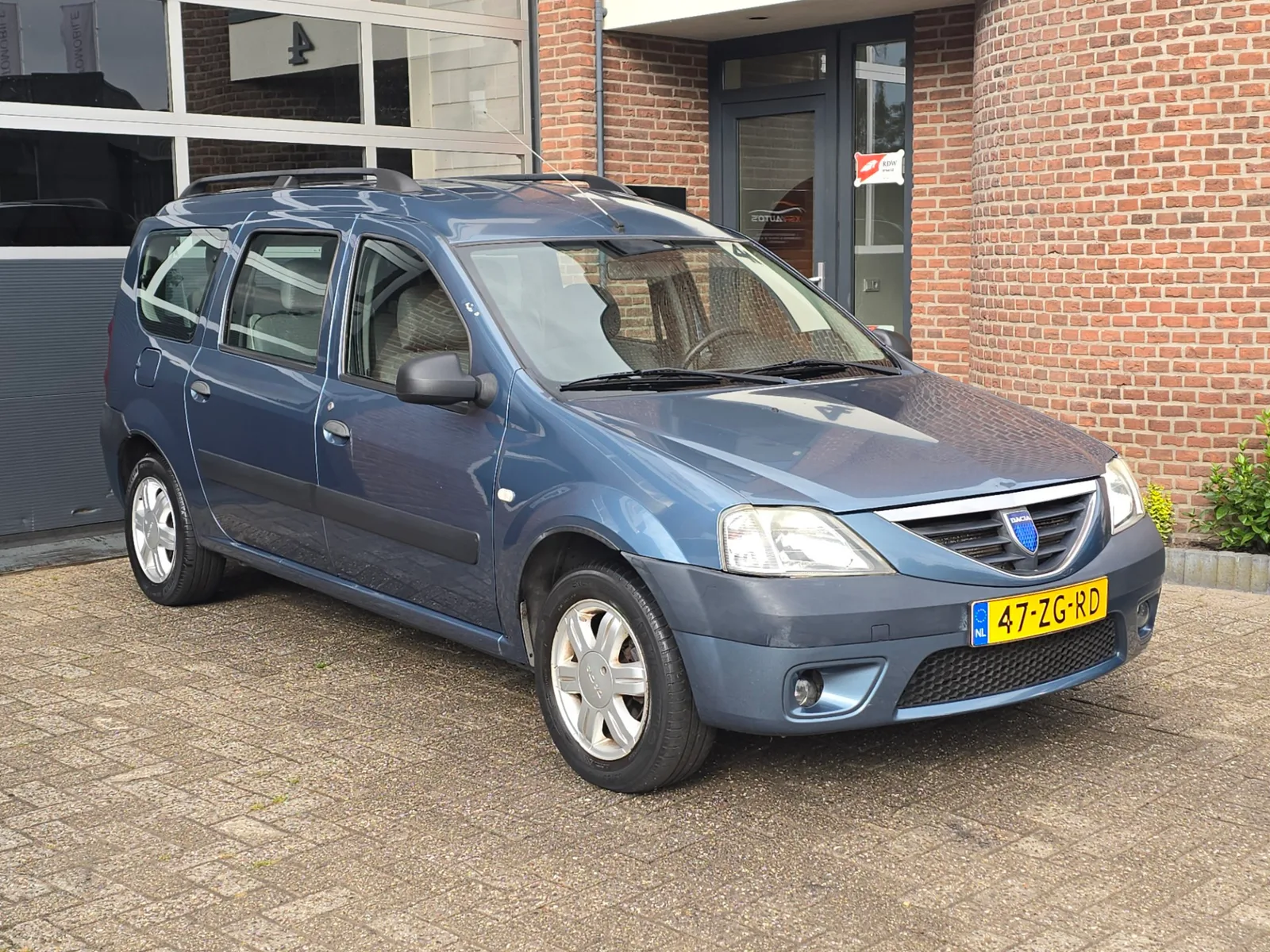 Dacia Logan MCV (2008) — foto 1