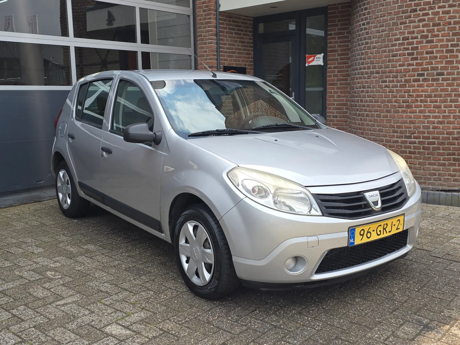 Dacia Sandero (2008) — foto 1