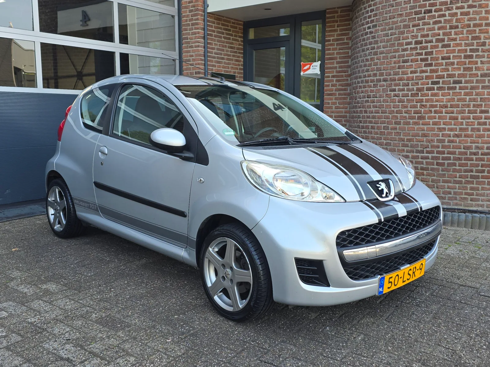Peugeot 107 (2010) — foto 1