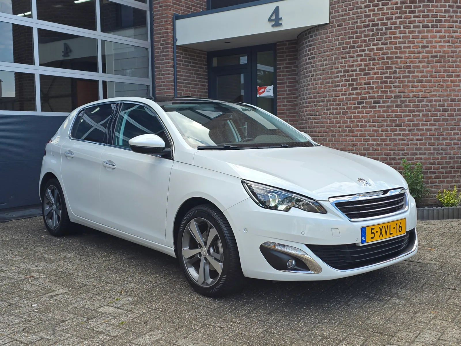 Peugeot 308 (2014) — foto 1