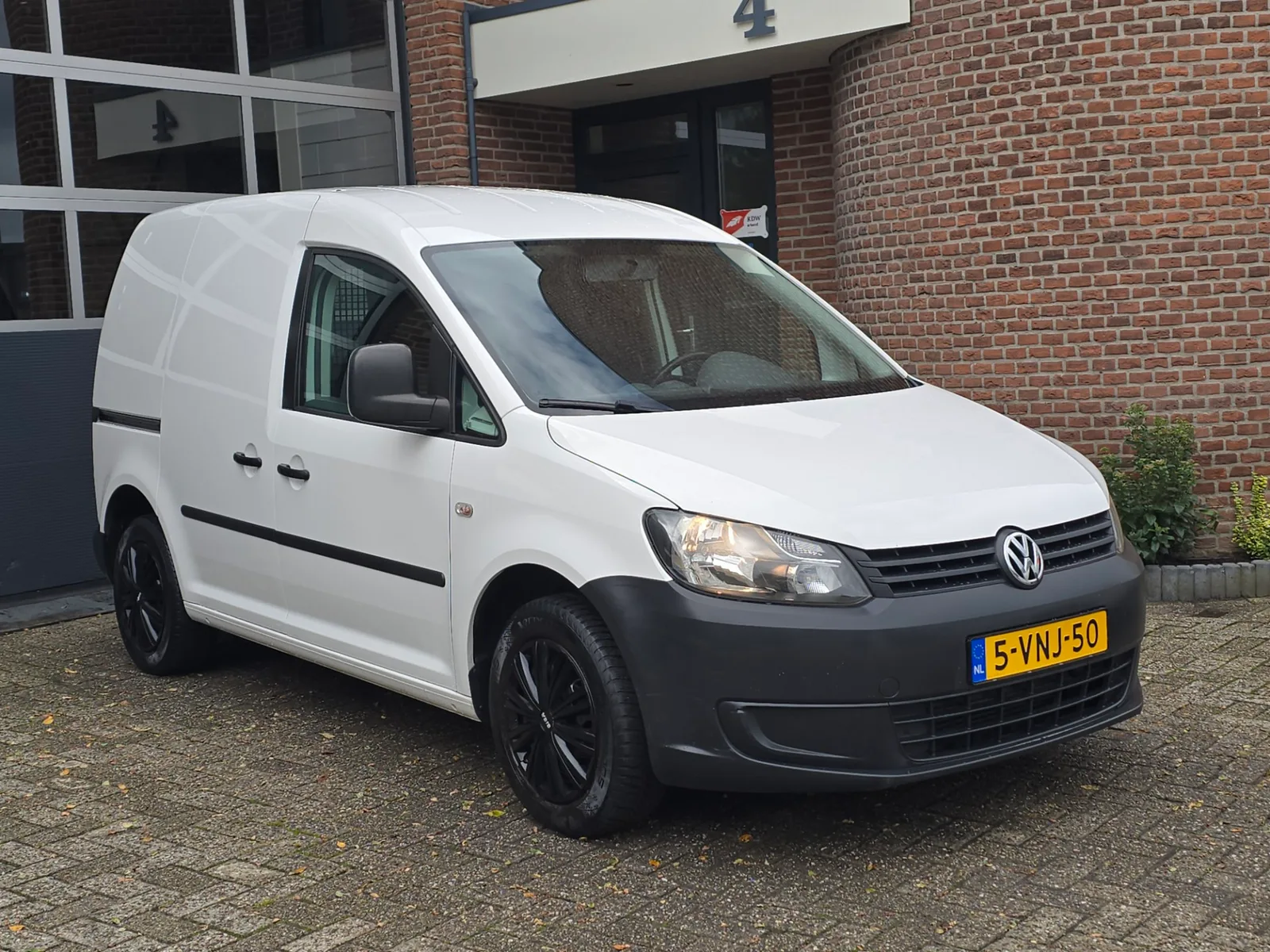 Volkswagen Caddy (2011) — foto 1