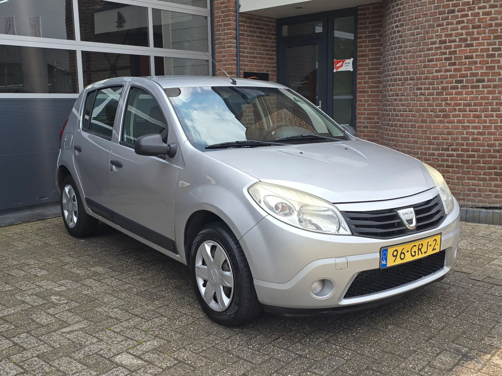 Dacia Sandero (2008) — foto 1