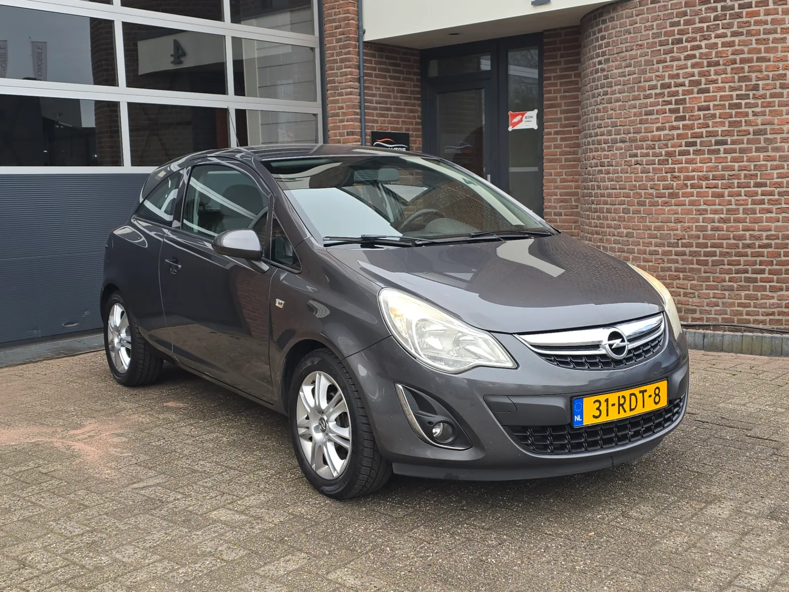 Opel Corsa (2011) — foto 1