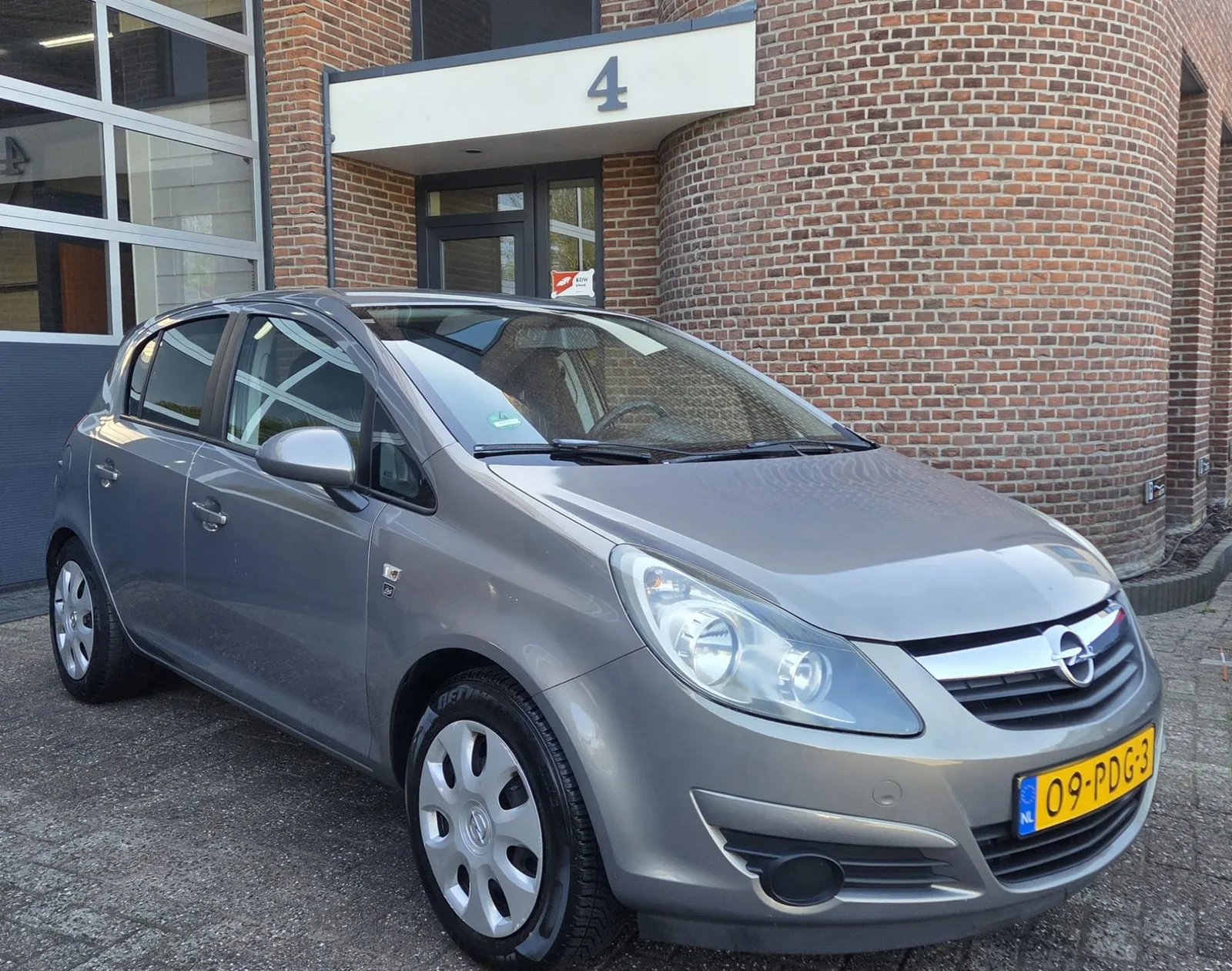 Opel Corsa (2010) — foto 1