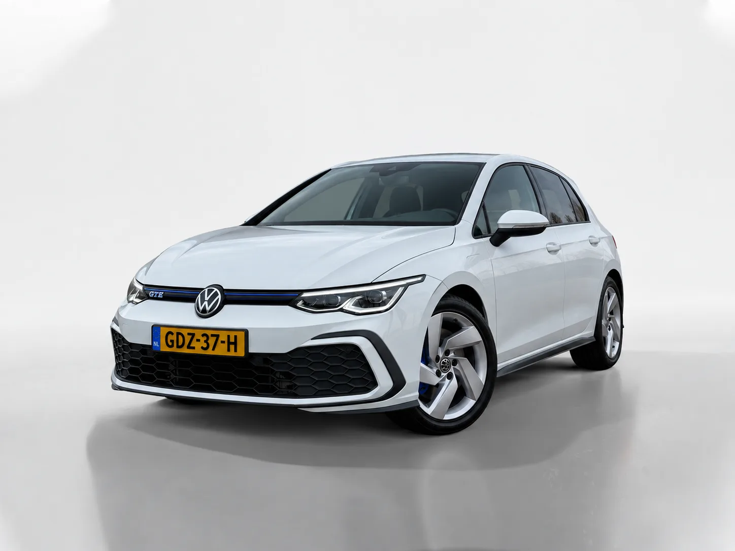Volkswagen Golf (2021) — foto 1
