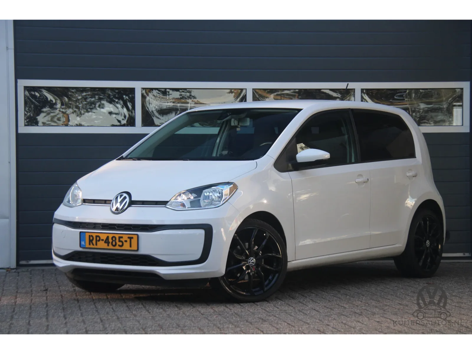 Volkswagen Up! (2018) — foto 1