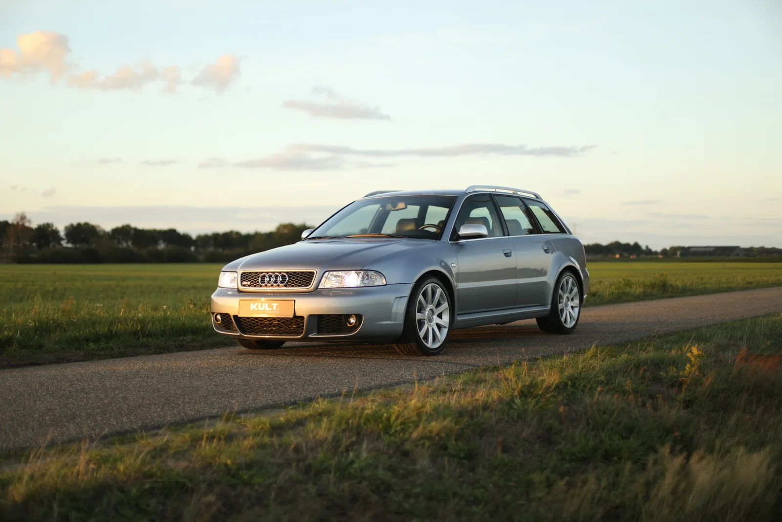 Audi RS 4 (2001) — foto 1