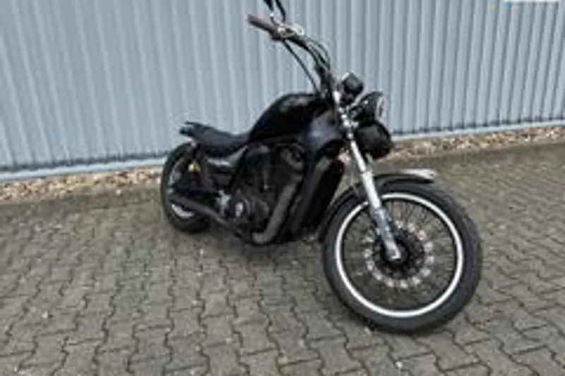 Suzuki VS 700 Intruder (1985)