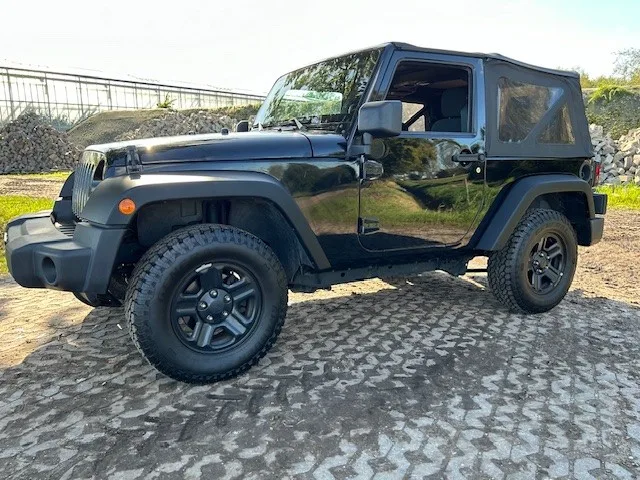 Jeep Wrangler (2011) — foto 1
