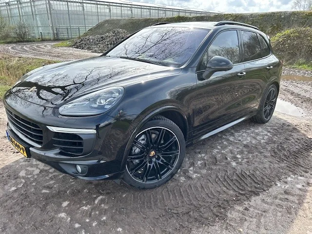 Porsche Cayenne (2015) — foto 1