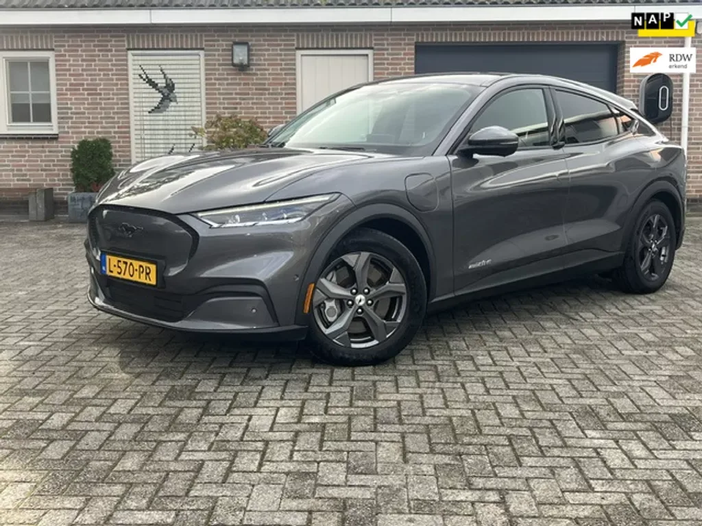 Ford Mustang Mach-E (2021) — foto 1