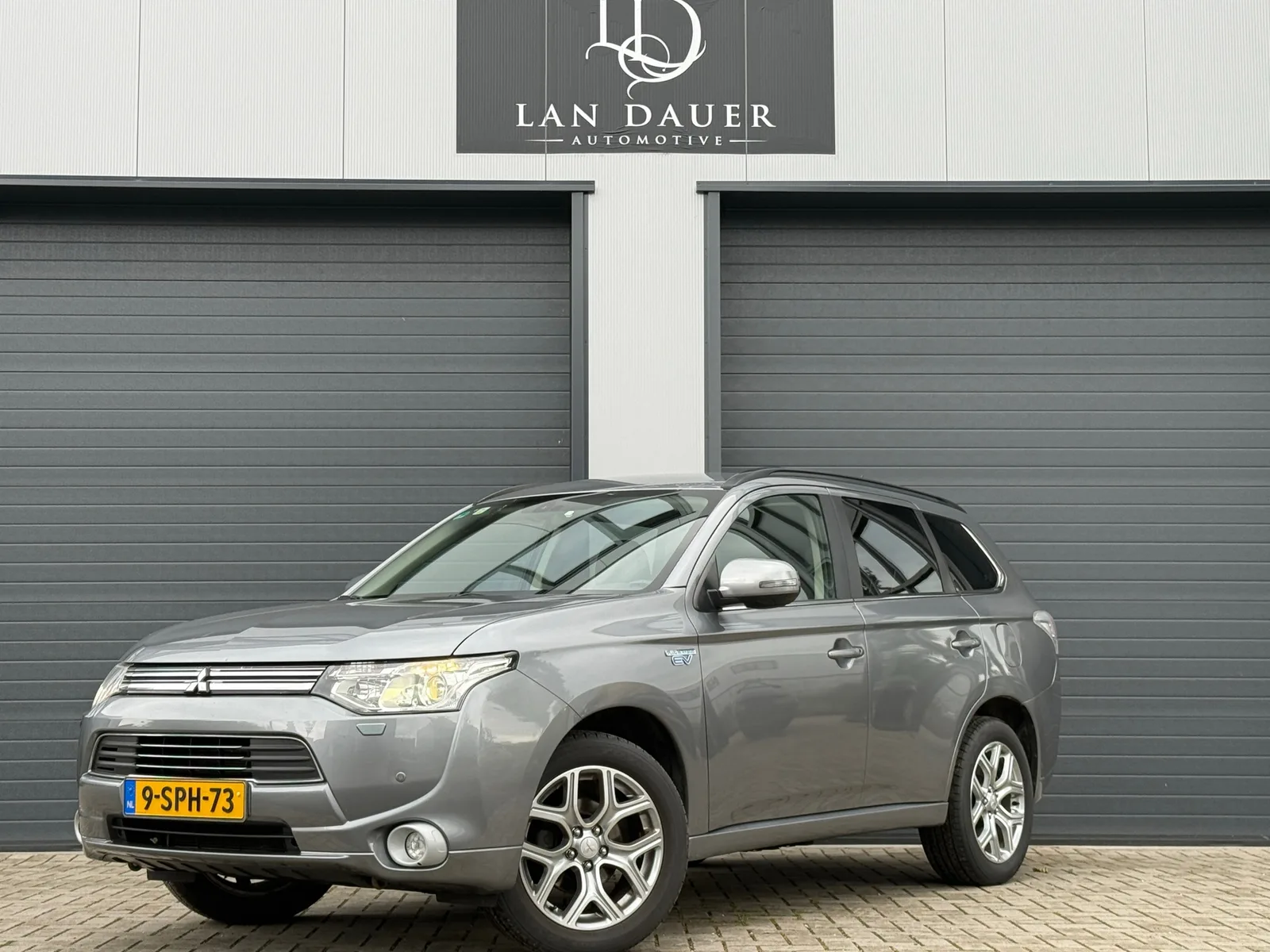 Mitsubishi Outlander (2013) — foto 1