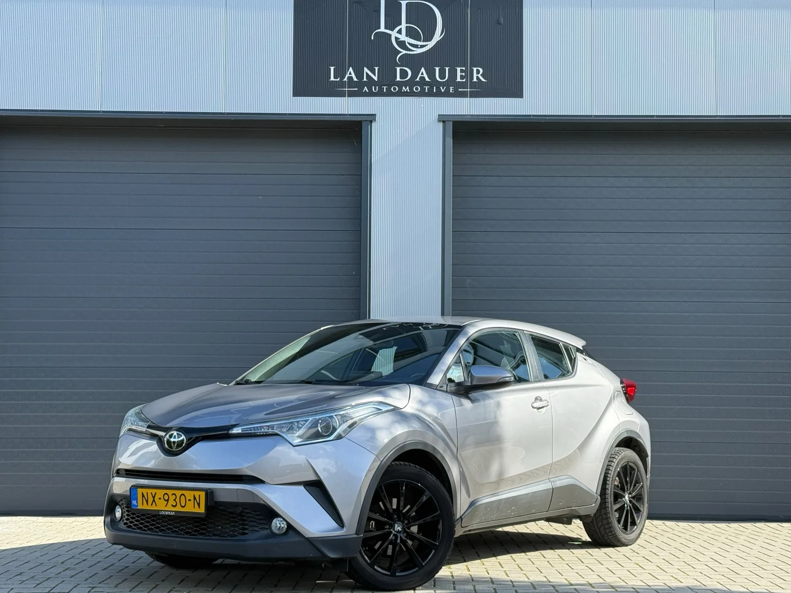 Toyota C-HR (2017) — foto 1