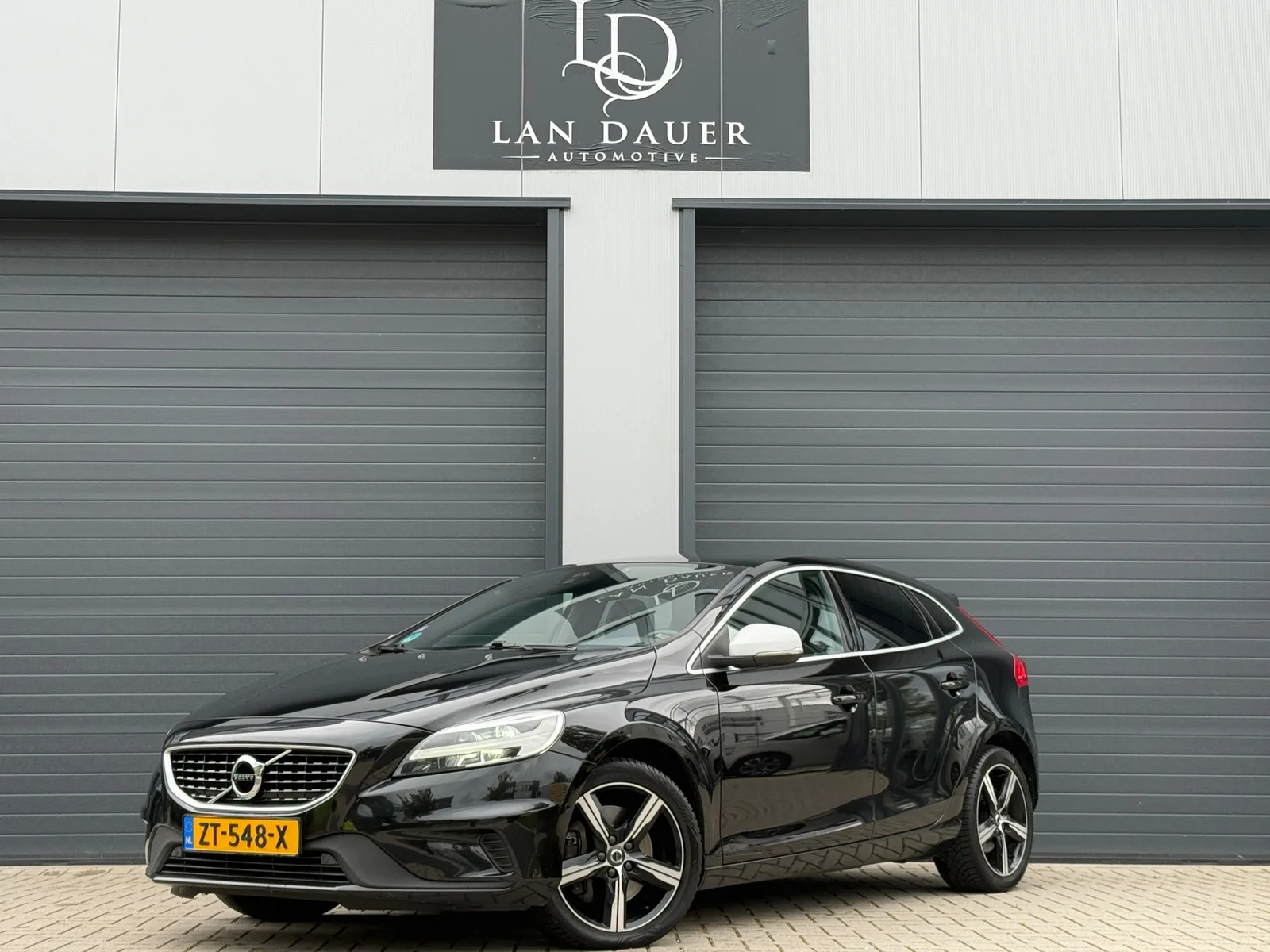 Volvo V40 (2019) — foto 1