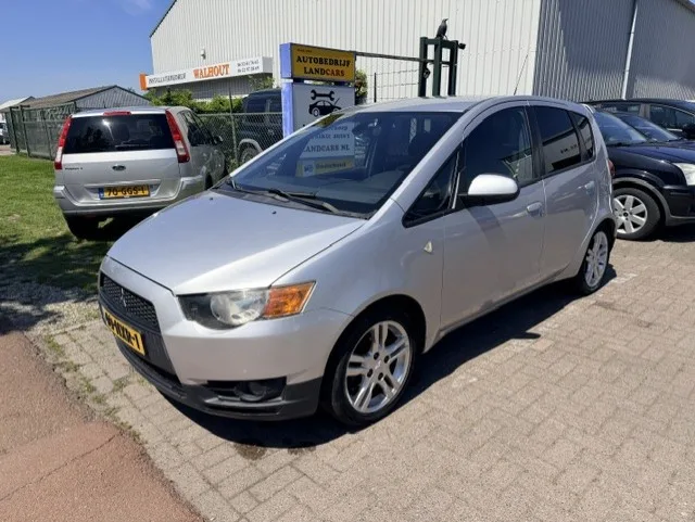 Mitsubishi Colt (2009) — foto 1