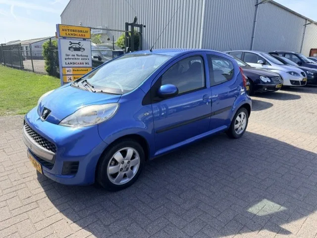 Peugeot 107 (2009) — foto 1