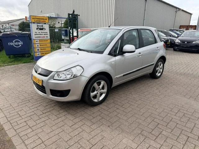 Suzuki SX4 (2006) — foto 1